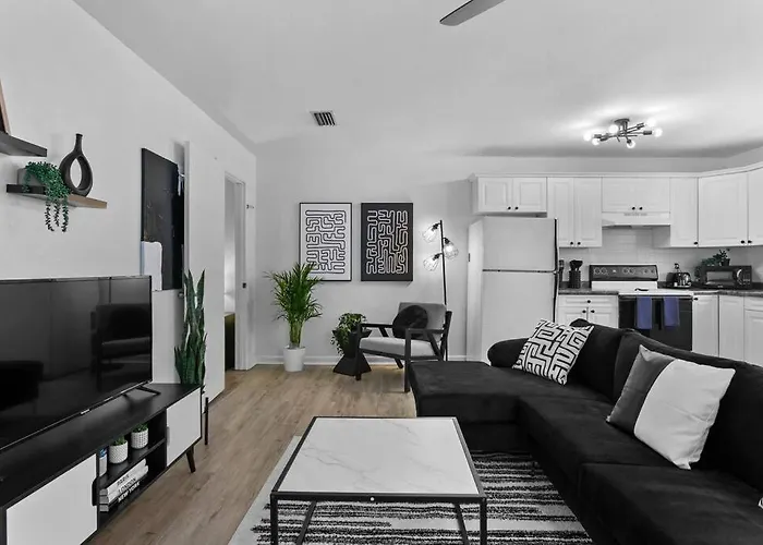 Zebra House - Close 2 All Tampabay Has To Offer